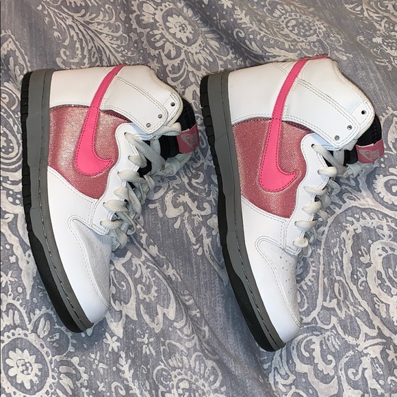 Women’s Nike high tops - Picture 2 of 5